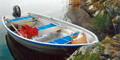 Monteurwohnung - WLAN - Südschweden - Modernes unsinkbares Ruderboot an besonders idyllischem See. Außenbordmotor kann günstig gemietet werden. - Landhaus am See VIMMERBY - Vetlanda, Südschweden, Panoramablick, Alleinlage, Boot, Motor, Fahrräder, Top-Komfort