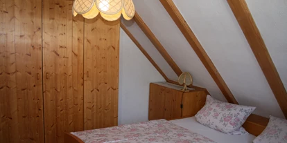 Monteurwohnung - Kühlschrank - Presseck - Schlafzimmer mit Doppelbett - Storchennest in Listenberg