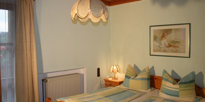 Monteurwohnung - Bettwäsche: Bettwäsche inklusive - Neuenmarkt - Schlafzimmer mit Doppelbett - Kuckucksnest in Listenberg