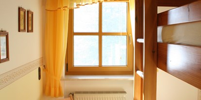 Monteurwohnung - Balkon - Ködnitz (Landkreis Kulmbach) - Schlafzimmer mit Stockbett - Kuckucksnest in Listenberg