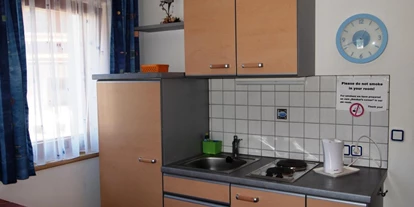 Monteurwohnung - Küche: eigene Küche - Mariatal - Zentrales Studio in Niederau