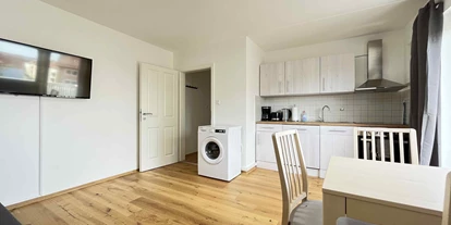 Monteurwohnung - Zimmertyp: Einzelzimmer - PLZ 92287 (Deutschland) - Küche, Wohnbereich - Smarte Monteurwohnung mit Balkon (SAD152)