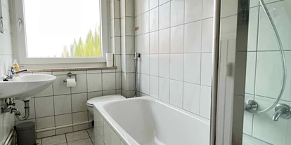 Monteurwohnung - Zimmertyp: Einzelzimmer - Schwarzach bei Nabburg - Badezimmer - Smarte Monteurwohnung mit Balkon (SAD152)