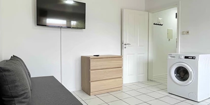 Monteurwohnung - Zimmertyp: Doppelzimmer - Schwarzach bei Nabburg - Küche, Wohnbereich - Kleine Monteurwohnung mit Balkon (SAD153)