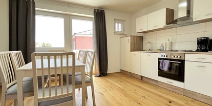Monteurwohnung - Einzelbetten - Schwarzach bei Nabburg - Küche, Wohnbereich - Moderne Monteurwohnung mit Balkon (SAD154)