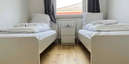 Monteurwohnung - Zimmertyp: Einzelzimmer - PLZ 92287 (Deutschland) - Schlafzimmer - Moderne Monteurwohnung mit Balkon (SAD154)