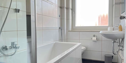 Monteurwohnung - Zimmertyp: Einzelzimmer - Schwarzach bei Nabburg - Badezimmer - Moderne Monteurwohnung mit Balkon (SAD154)