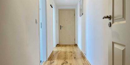 Monteurwohnung - Zimmertyp: Einzelzimmer - Iffelsdorf - Flur - Moderne Monteurwohnung mit Balkon (SAD154)