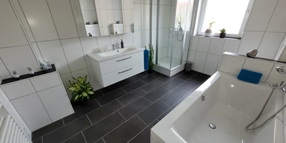 Monteurwohnung - Zimmertyp: Einzelzimmer - Schwarzach bei Nabburg - gemütliches Badezimmer  - Monteurwohnung/Ferienwohnung Melanie 