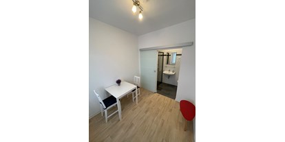 Monteurwohnung - Kühlschrank - PLZ 03229 (Deutschland) - Doppelzimmer Nebenraum + Bad - Unterkunft Kalkwitz