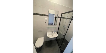 Monteurwohnung - Altdöbern - Badezimmer (in allen Zimmern identisch) - Unterkunft Kalkwitz