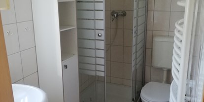 Monteurwohnung - Badezimmer: Gemeinschaftsbad - Büttel - Monteurszimmer Grimsmann 