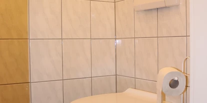 Monteurwohnung - Badezimmer: eigenes Bad - PLZ 73108 (Deutschland) - Zimmervermietung Jani und Juli