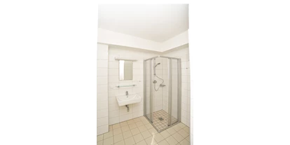 Monteurwohnung - Badezimmer: eigenes Bad - Pönegg - Monteurzimmer Leoben