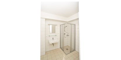 Monteurwohnung - Badezimmer: eigenes Bad - PLZ 8121 (Österreich) - Monteurzimmer Leoben