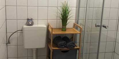 Monteurwohnung - Badezimmer: eigenes Bad - Schönteichen - Kuschela Vermietung Monteurwohnung Hoyerswerda 