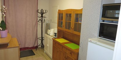 Monteurwohnung - Badezimmer: Gemeinschaftsbad - Obersulm - Teeküche - Voll möbliertes Zimmer mit separatem Bad in 2er-WG