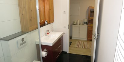 Monteurwohnung - Einzelbetten - Bönnigheim - Bad für die WG - voll möbliertes Zimmer mit Terrasse u. separatem Bad in 2er-WG, Teeküche bevorzugt WE-Heimfahrer 