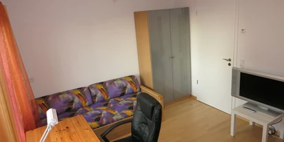 Monteurwohnung - Einzelbetten - Lauffen am Neckar Heilbronn - Westzimmer 3 - Voll möbliertes Zimmer mit separatem Bad in 2er-WG