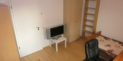 Monteurwohnung - TV - Haßmersheim - Westzimmer 2 - voll möbliertes Zimmer mit separatem Bad in 2er-WG, Teeküche, bevorzugt an WE-Heimfahrer 