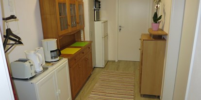 Monteurwohnung - Bettwäsche: Bettwäsche gegen Gebühr - Abstatt - Teeküche  - voll möbliertes Zimmer mit separatem Bad in 2er-WG, Teeküche, bevorzugt an WE-Heimfahrer 