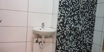Monteurwohnung - Badezimmer: eigenes Bad - PLZ 70435 (Deutschland) - Badezimmer mit Dusche - Wohnstüble 13