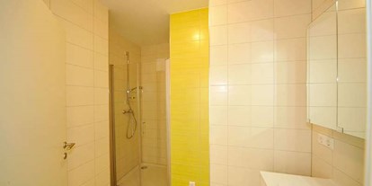 Monteurwohnung - Badezimmer: Gemeinschaftsbad - Monteurzimmer in Leoben 5 - 90+ Monteurzimmer in Leoben, Einzelbetten, Parkplätze, WIFI, Küchen