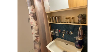 Monteurwohnung - Zimmertyp: Doppelzimmer - Klöntal - Badezimmer / WC - Color Dream Muotathal