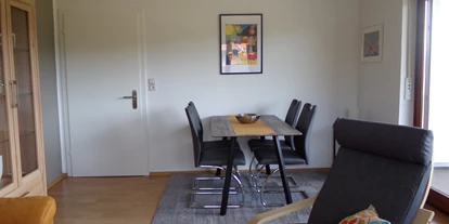 Monteurwohnung - WLAN - PLZ 35216 (Deutschland) - Wohnzimmer mit Essbereich - Karin Stoltenhoff
