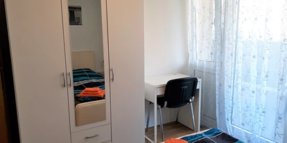 Monteurwohnung - Kühlschrank - Speyer - Schlafzimmer Nr 1
 - gemütliche moderne Wohnung / Monteurzimmer Nähe Heidelberg