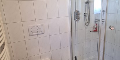 Monteurwohnung - Badezimmer: eigenes Bad - Ibbenbüren - Badezimmer/WC - Ruhige Wohnung mit großem Balkon