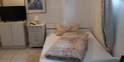Monteurwohnung - PLZ 67550 (Deutschland) - Einzelbett kann auch zu zweit genutzt werden. - Zimmer und Ferienwohnungen Spiess