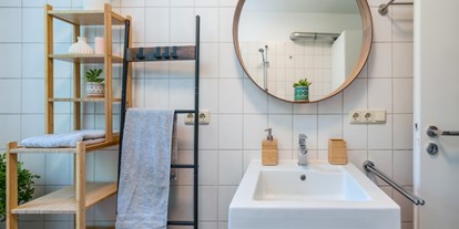 Monteurwohnung - Badezimmer: eigenes Bad - PLZ 5322 (Österreich) - Helle 80m² 3-Zimmer Wohnung nähe Salzburg