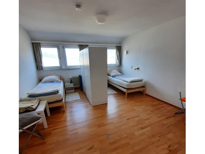 Monteurwohnung - Waschmaschine - Baiersbronn - Schlafzimmer 1 - Business Apartment Aida, 6 Personen, Einzelbetten