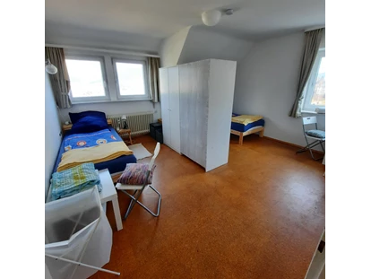 Monteurwohnung - Einzelbetten - Grömbach - Schlafzimmer 2 - Business Apartment Aida, 6 Personen, Einzelbetten