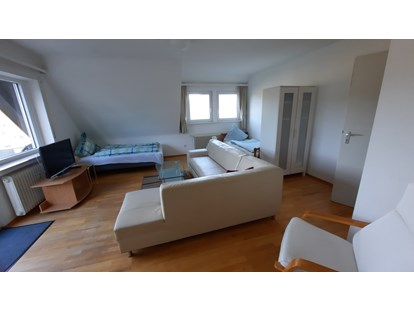 Monteurwohnung - Zimmertyp: Doppelzimmer - Enzklösterle - Schlaf-/Wohnzimmer - Business Apartment Aida, 6 Personen, Einzelbetten