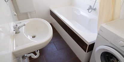 Monteurwohnung - WLAN - Regnitzlosau - Bad mit Badewanne und Waschmaschine - HoSl Gemütliches Monteurzimmer in Hof – Ideal für Ihren Arbeitsaufenthalt!