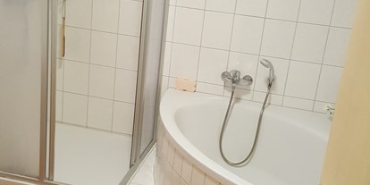 Monteurwohnung - Badezimmer: Gemeinschaftsbad - Hoyerswerda - Haus Grünstraße 
