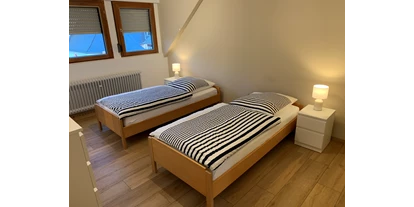 Monteurwohnung - Kühlschrank - Bergweiler - Doppelzimmer 2 - Ferienhaus am Goldgräberbrunnen / 2-7 Personen