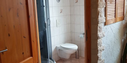 Monteurwohnung - Badezimmer: eigenes Bad - Schwarzenbach am Wald - Zusätzliches WC optional zu buchbar - Ferienwohnung Rennsteigoase Rosenthal