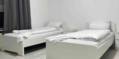 Monteurwohnung - Einzelbetten - PLZ 92245 (Deutschland) - Schlafzimmer - (SWF111) Komfortable Monteurwohnung / Übergangswohnung 