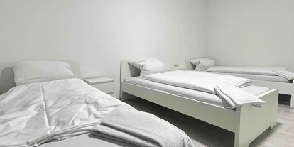 Monteurwohnung - WLAN - Wackersdorf - Schlafzimmer - (SWF111) Komfortable Monteurwohnung / Übergangswohnung 