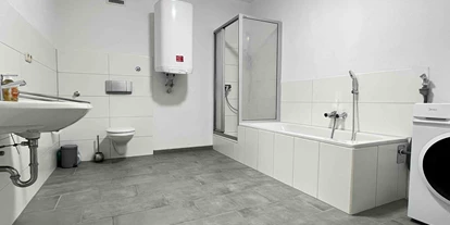 Monteurwohnung - Einzelbetten - PLZ 92245 (Deutschland) - Badezimmer - (SWF111) Komfortable Monteurwohnung / Übergangswohnung 