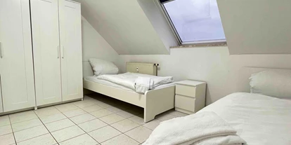 Monteurwohnung - Einzelbetten - Wackersdorf - Schlafzimmer - (SWF112) Gemütliche Monteurwohnung / Übergangswohnung 