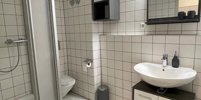 Monteurwohnung - Badezimmer: eigenes Bad - Pfinztal Söllingen - Monteurwohnung zentral in Bruchsal