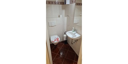 Monteurwohnung - Zimmertyp: Mehrbettzimmer - Siebenlehn - Toilette - Ferien­wohnung "Betty" am Biberdamm