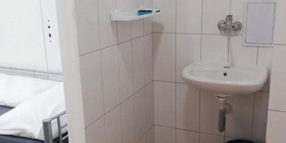 Monteurwohnung - Badezimmer: Gemeinschaftsbad - Bünzen - Unterkünften Schweiz 