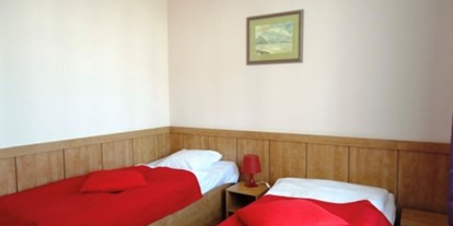 Monteurwohnung - Badezimmer: eigenes Bad - Köniz - günstige Unterkunft in der Stadt Bern für Arbeiter oder auch für Touristen