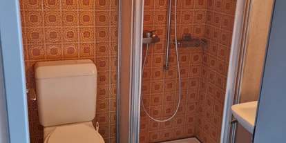 Monteurwohnung - Zimmertyp: Einzelzimmer - PLZ 3627 (Schweiz) - Grosses Zimmer mit eigenem Bad und Balkon in Schüpbach