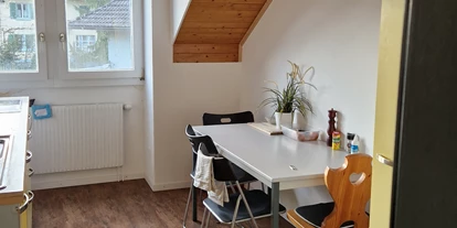 Monteurwohnung - Küche: Gemeinschaftsküche - Heimberg (Heimberg) - Grosses Zimmer mit eigenem Bad und Balkon in Schüpbach